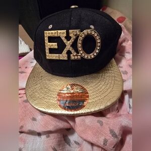EXO FLAT BILL MEN'S HAT